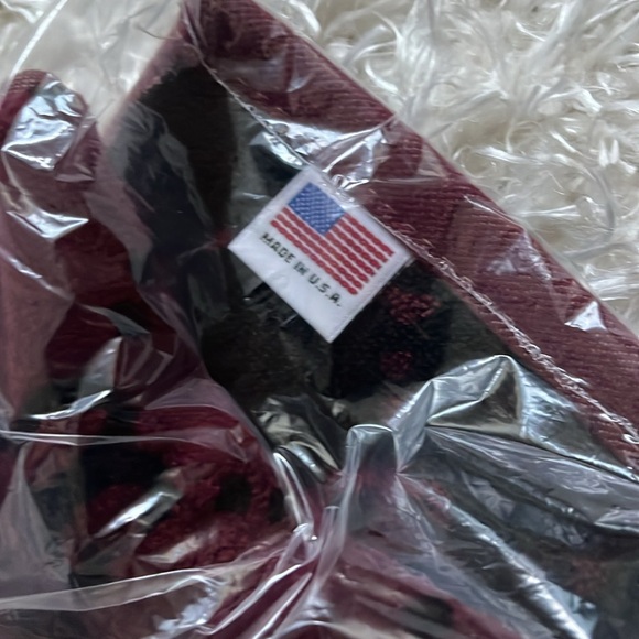 New $60 MRPs QUIET GOLF QG LINK TOWEL in Burgundy - Picture 6 of 14